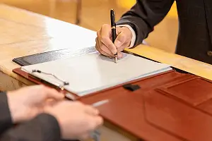 法律顾问选什么律师合适